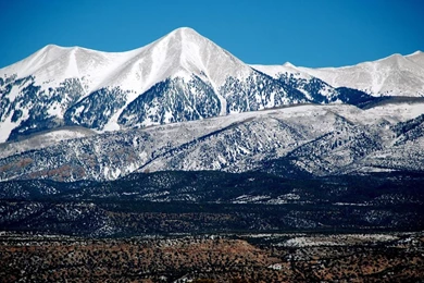 Download Wallpapers Mountain Range Near Moab, Utah, USA (1366 X 768 ...