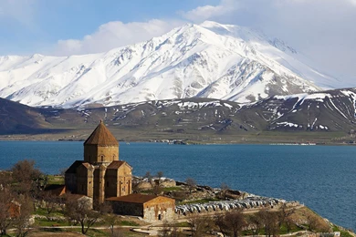 Wallpapers Turkye Armenian Church And Lake Van Kurdistan Turkey ...