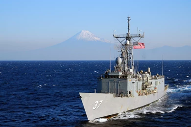 File:US Navy 091121 N 6720T 197 USS Crommelin (FFG 37) Transits ...