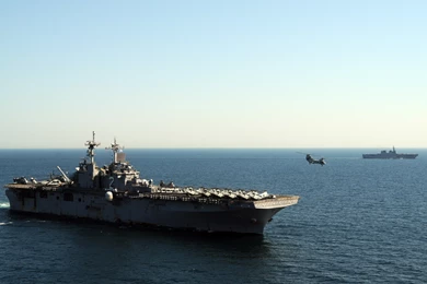 File:US Navy 110406 N 0120A 434 A CH 46E Sea Knight Helicopter ...