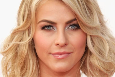 ToutSurTout.biz / Julianne Hough