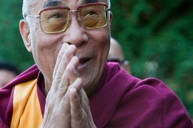 Dalai Lama Smiley Face In Conference HD Wallpapers