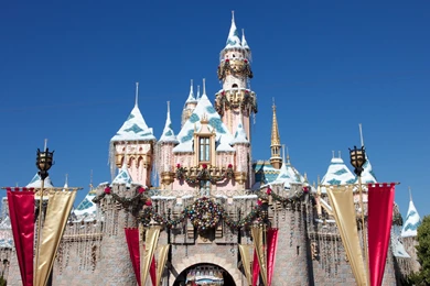 Sleeping Beauty Castle Disneyland California At Christmas Desktop ...