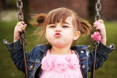 Beautiful Lovely Girl's Sweet Expression HD Wallpapers