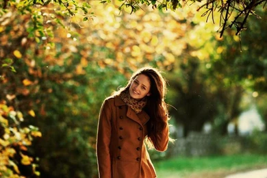 LOVELY SMILING GIRL WALLPAPER   (