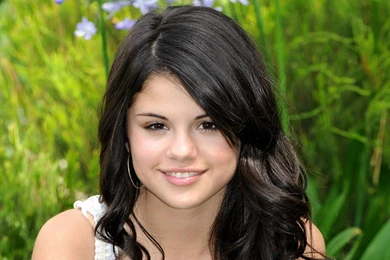 Selena Gomez Wallpapers