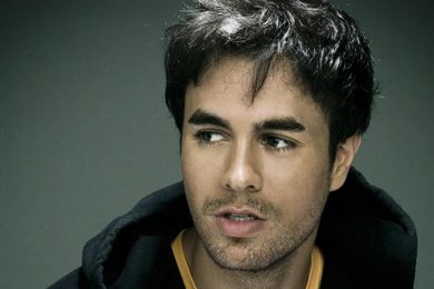 ENRIQUE IGLESIAS WALLPAPER   (