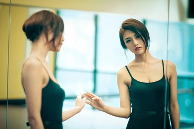 2560x1440 Girl Mirror Wallpapers