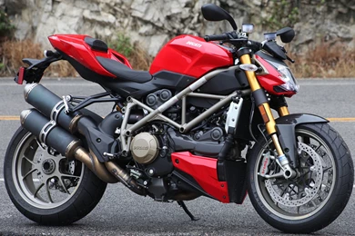 Wallpapers: Ducati Streetfighter S Wallpapers