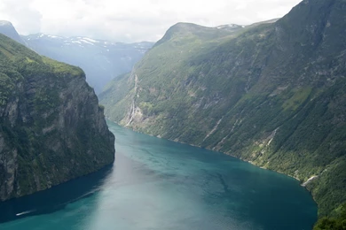 Quiet Winter River Wallpaper Backgrounds Download