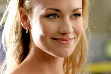 Beautiful Yvonne Strahovski