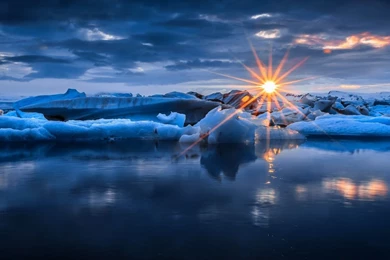 Beautiful Winter Sunrise Over The Atlantic Ocean At Hampton Beach ...