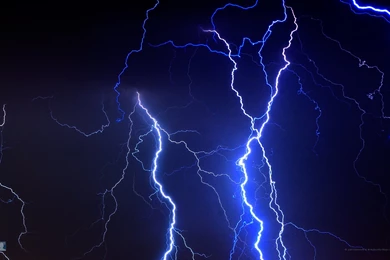 1680x1050px Lightning
