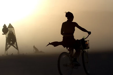 Download Women Bicycles Wallpapers 1920x1440