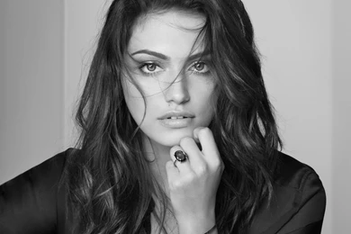 Actress Model Girl Phoebe Tonkin Portrait