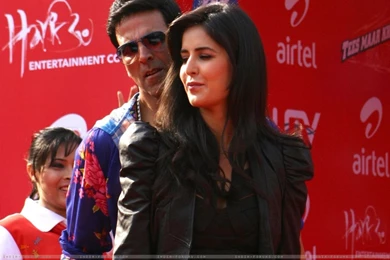 Wallpapers   Akshay Kumar And Katrina Kaif Dancing In Public In New ...