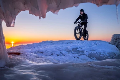 Wallpapers Wednesday – Blackhawk On An Icy Pier