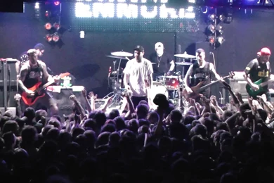 EMMURE   Frankie Gets Electroshocked On Stage In Moscow, Russia ...