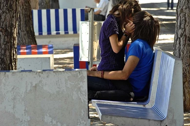 18+ Kissing Pictures Of Love Couple