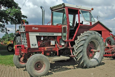 International Harvester IH 1466 Tractor Walk Around Page 1