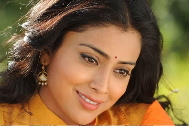 Shriya Saran Smiling Sweet Face Closeup Wallpapers