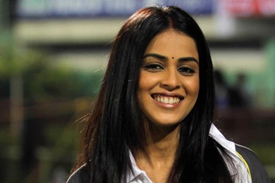 Genelia Dsouza Sweet Smiling Face Wallpapers And Picture