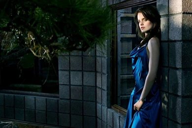 Awesome Mena Suvari Wallpapers