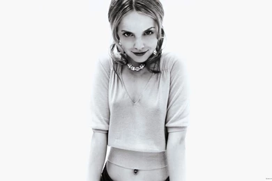 Mena Suvari 189 1920x1200 :: Mena Suvari Wallpapers :: ShareWallpapers