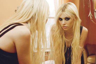 High Quality Taylor Momsen Wallpapers