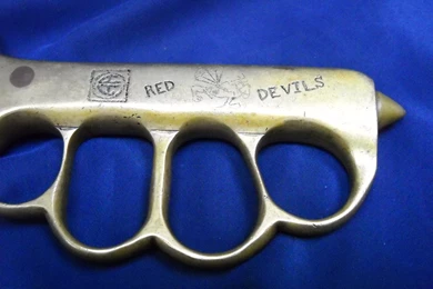 Knuckle Knives And Push Daggers