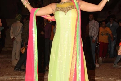 Sunny Leone Indian Bollywood Movies Famous Celebrity Star On Sets ...