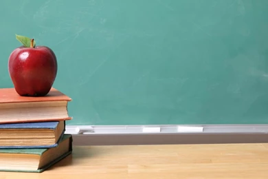 Teachers Desk With Apple Cosmoplast.biz