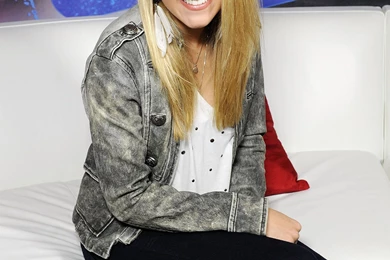 Pictures Star Beauty: Emily Osment   Wallpapers Gallery