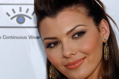 1920x1200px Ali Landry