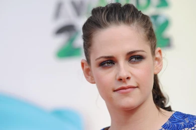 Beautiful American Celebrity Kristen Stewart Cute Eye HD Wallpapers ...