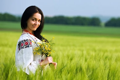 Hollywood Actress Photography Wallpapers Green Grass 5 － Female ...