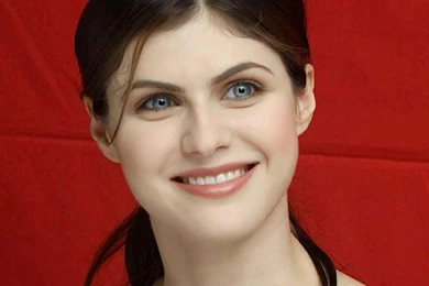 Hollywood Actress Wallpaper: Alexandra Daddario Wallpapers Free ...