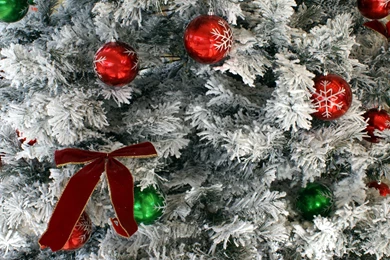 Silver Rain On Christmas Tree 2014 Wallpapers And Images ...