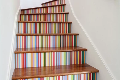 16 Fabulous Ideas That Bring Wallpapers To The Stairway
