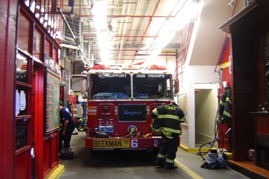 File:FDNY Engine 2.JPG   Wikimedia Commons
