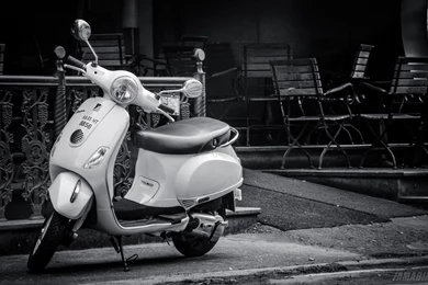 Vespa LX125 HD Wallpapers