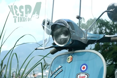 Symhelecour: Vespa Wallpapers