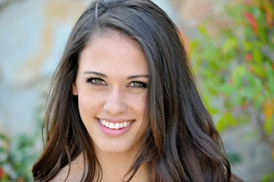 1920x1200px Tiffany Thompson