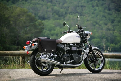 2009 Triumph Bonnevillec.jpg