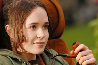 New Popular Canadian Hollywood Movie Actress Ellen Page Smoking HD ...