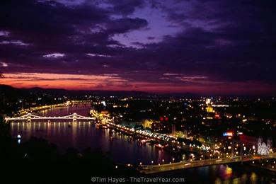 TheTravelYear >Photos >Nighttime In Budapest 1