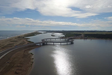 Rafael Viñoly's Uruguayan Lagoon Bridge