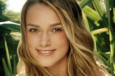 KEIRA KNIGHTLEY DESKTOP BACKGROUND WALLPAPER   (