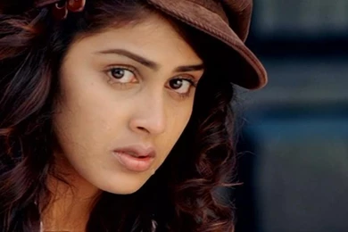 Genelia D'souza Wallpapers In Happy Images