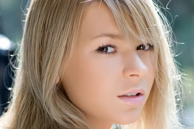 Girl Face HD Desktop Wallpapers : Fullscreen : Mobile